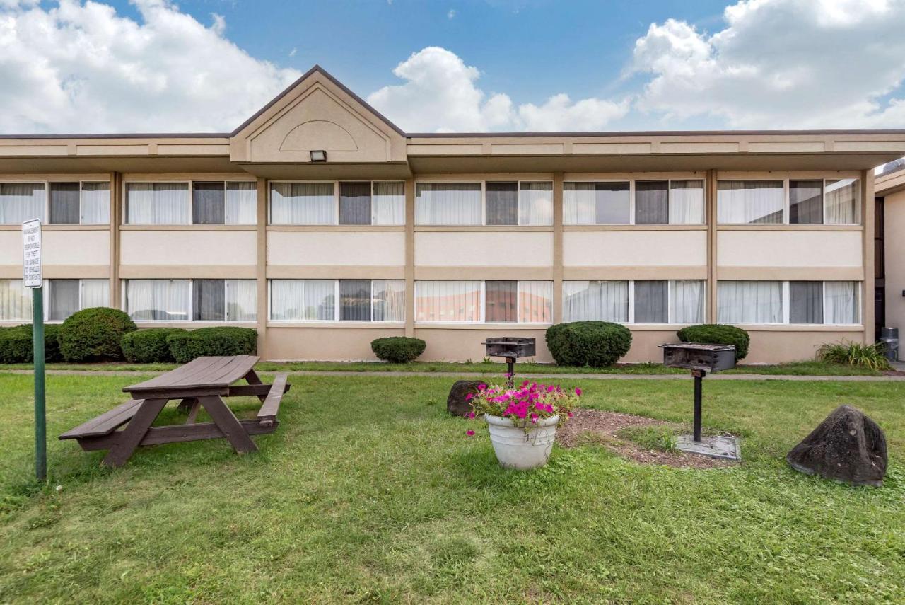 Quality Inn & Suites Vestal Binghamton Near University Zewnętrze zdjęcie