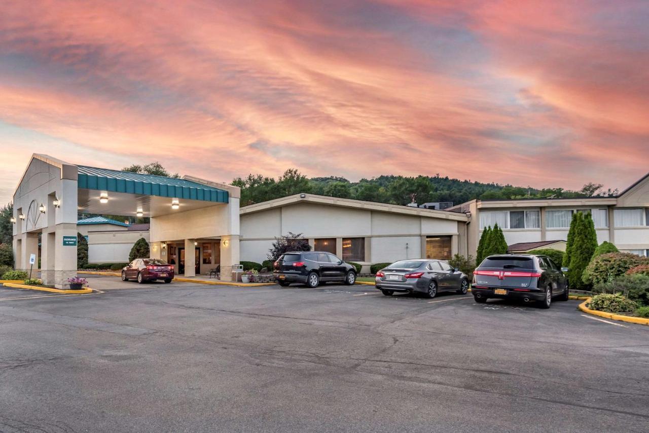 Quality Inn & Suites Vestal Binghamton Near University Zewnętrze zdjęcie