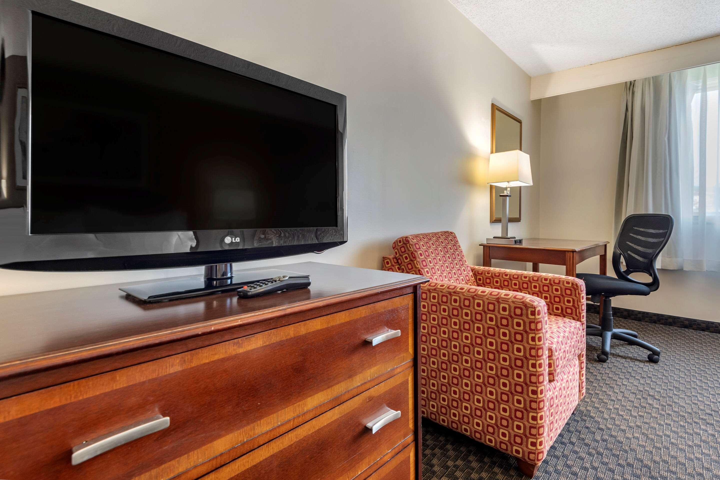 Quality Inn & Suites Vestal Binghamton Near University Zewnętrze zdjęcie