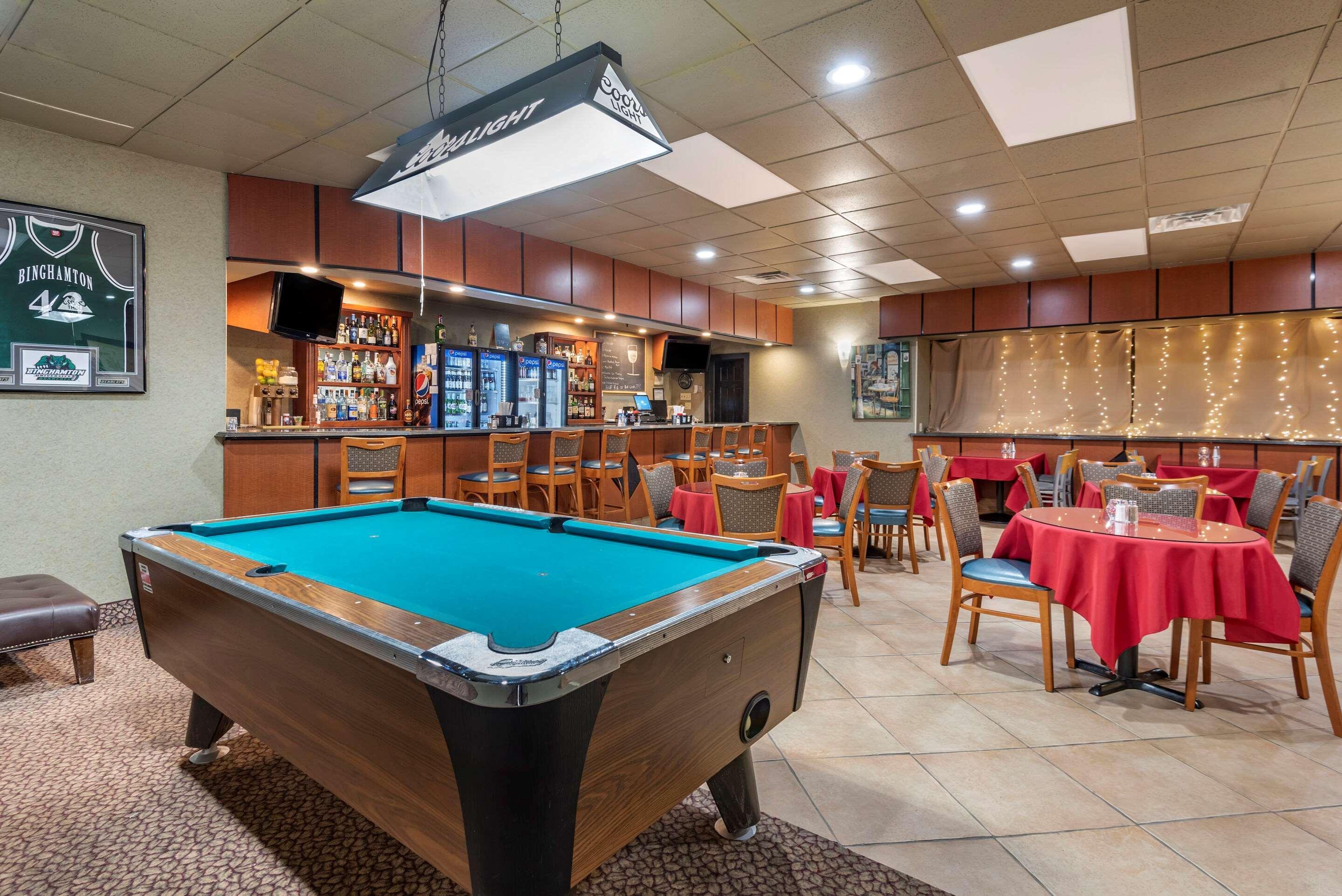 Quality Inn & Suites Vestal Binghamton Near University Zewnętrze zdjęcie